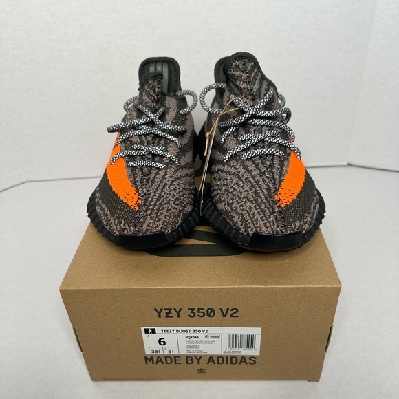 Yeezy Boost 350 V2 - 8 Women's, 6 Mens - Picture 4 of 5
